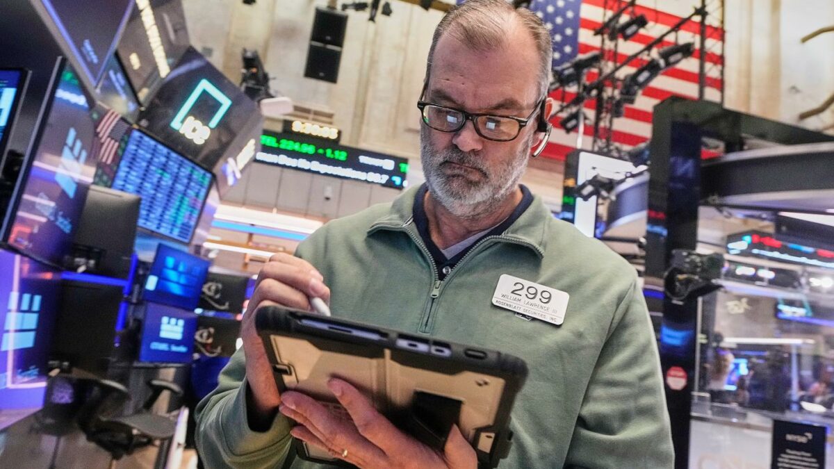 S&P 500 wins back all losses from Greenland dip, gold and silver surge even higher