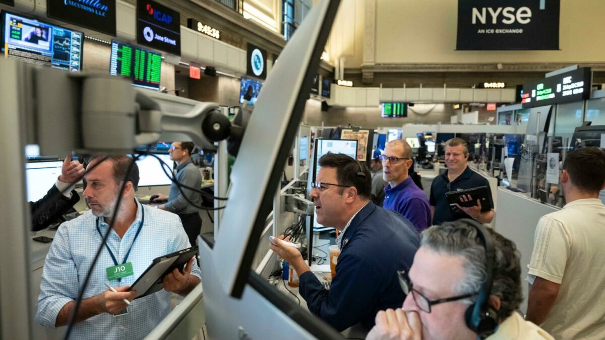 Treasury yields remain elevated despite an unusual government effort to bring down borrowing costs.