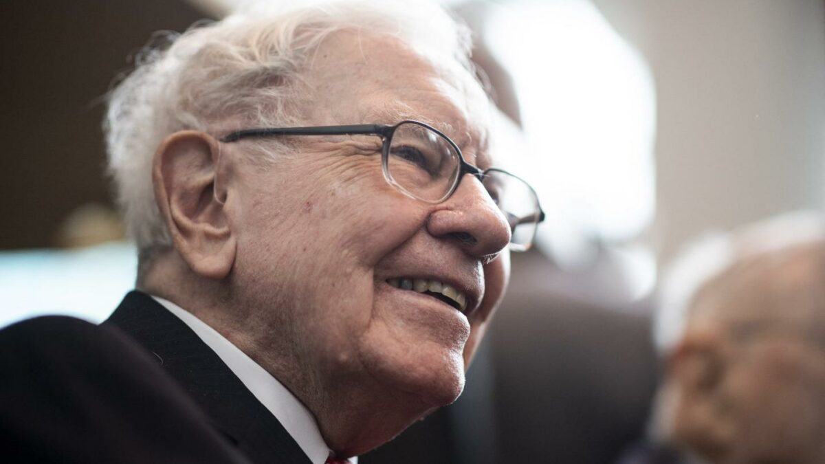 Warren Buffett shares advice on growing wealth.