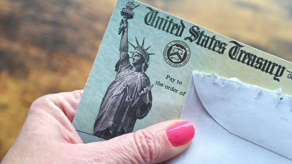 Social Security faces steep cuts. These senators want to bet on stocks and $27 trillion in debt to save it—but ‘the gamble does not always pay off’