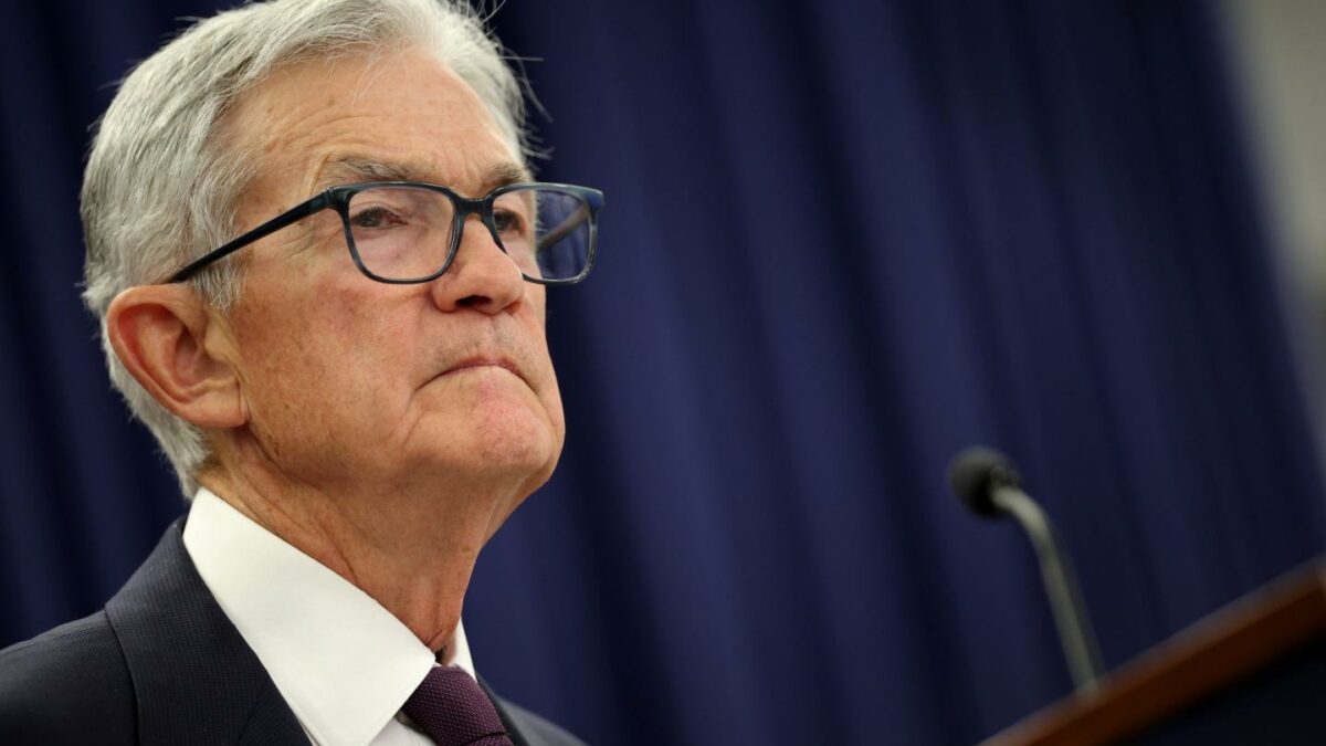 Jerome Powell, standing behind the podium, looking out in front of him.