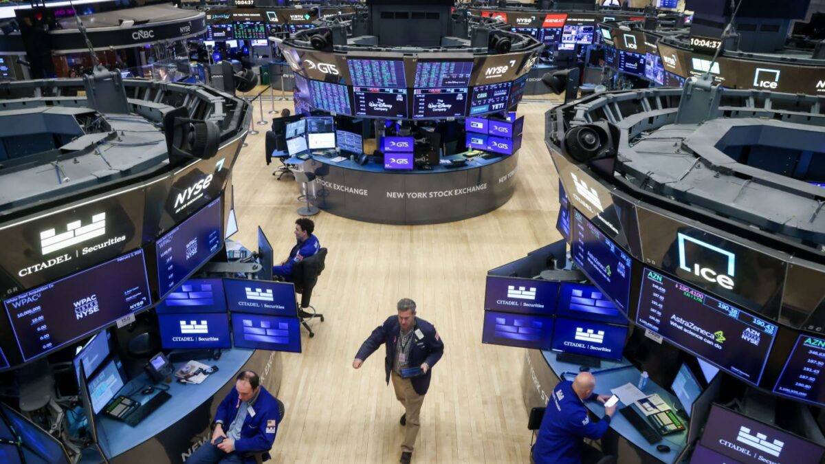 Trillion-dollar tech wipeout ensnares all stocks in AI’s path