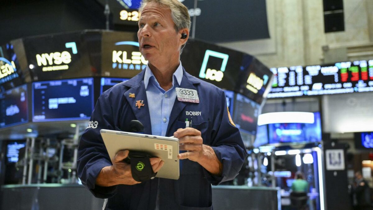 Dow drops over 1,100 points as sinking tech stocks combine with jumping oil prices to drag markets down